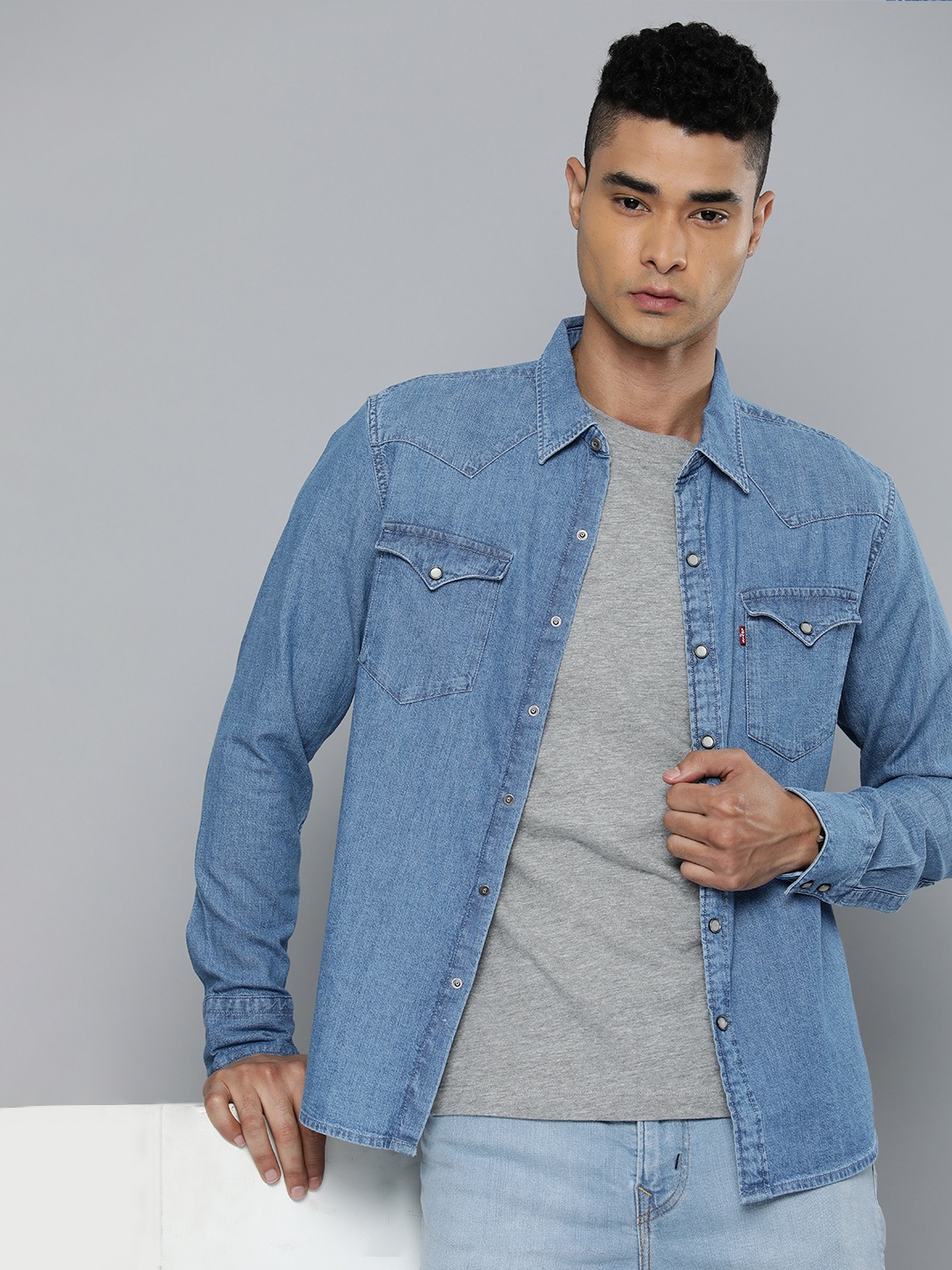 

Levis Pure Cotton Slim Fit Chambray Casual Shirt, Blue