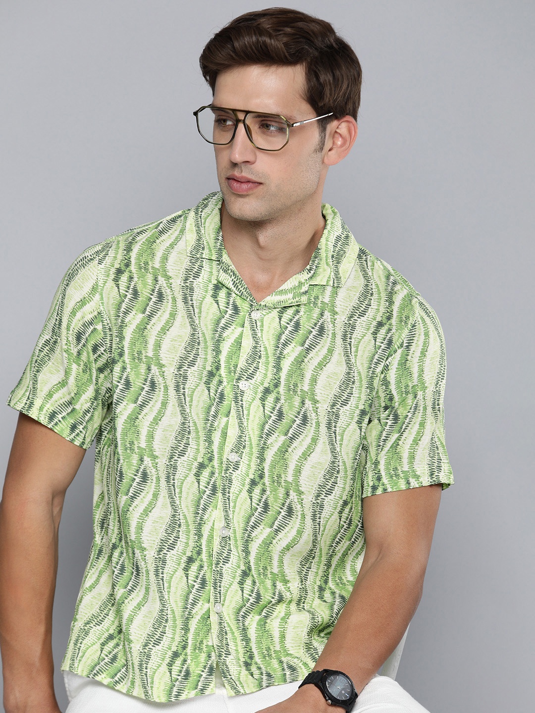 

Levis Men Relaxed Fit Abstract Opaque Printed Casual Shirt, Green