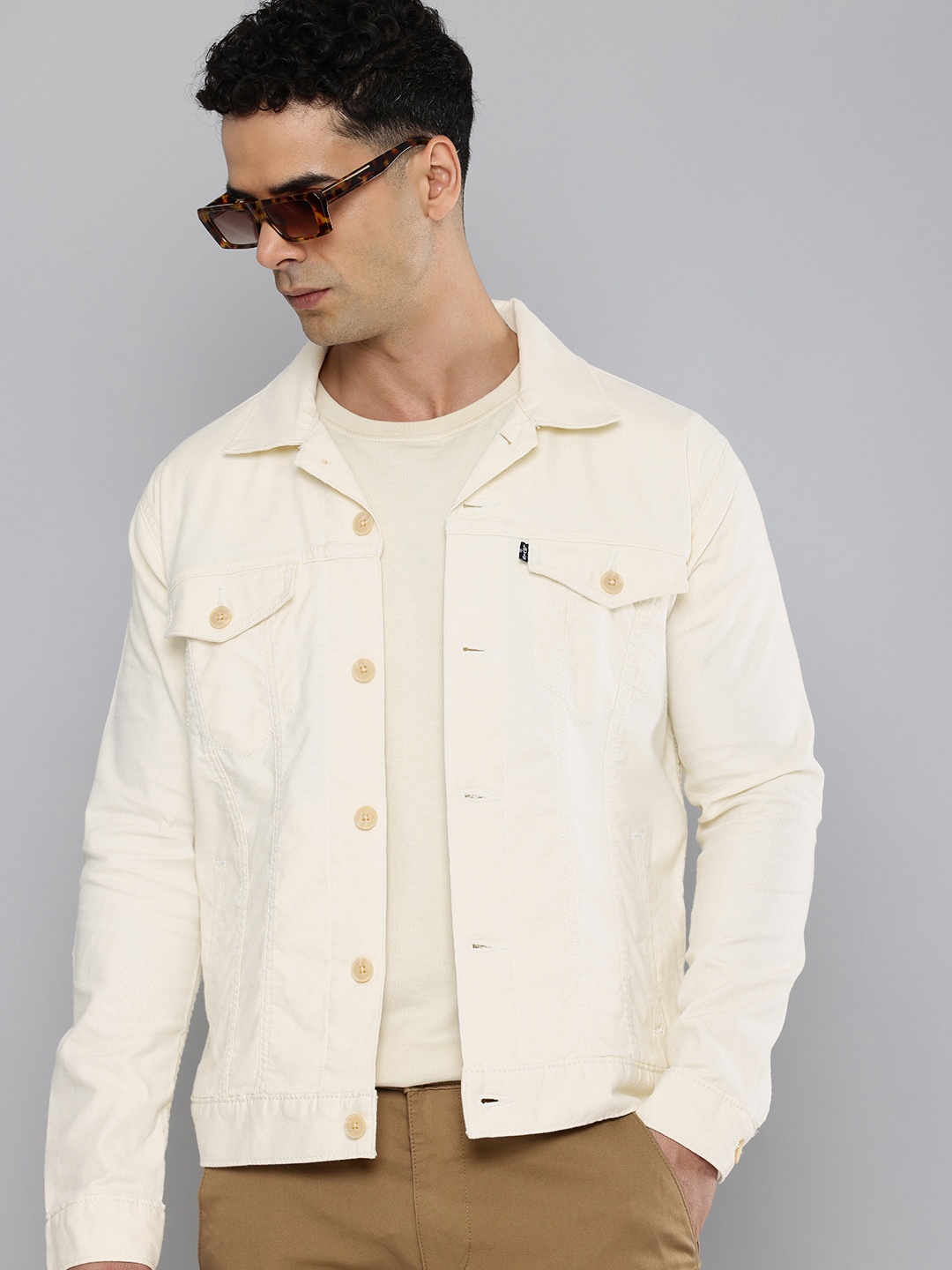 

Levis Solid Long Sleeves Tailored Jacket, Off white