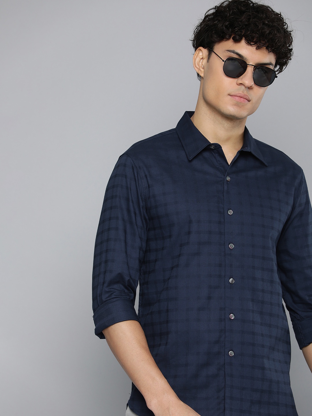 

Levis Pure Cotton Self Checked Slim Fit Opaque Casual Shirt, Navy blue