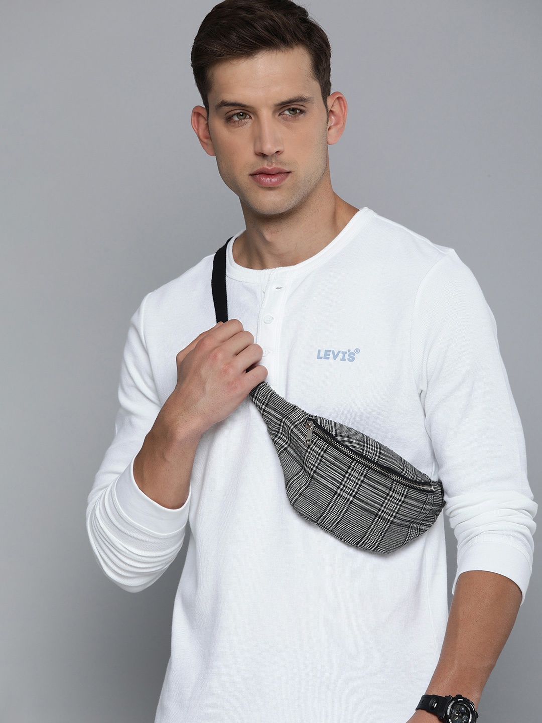 

Levis Henley Neck Pure Cotton Slim Fit T-shirt, White
