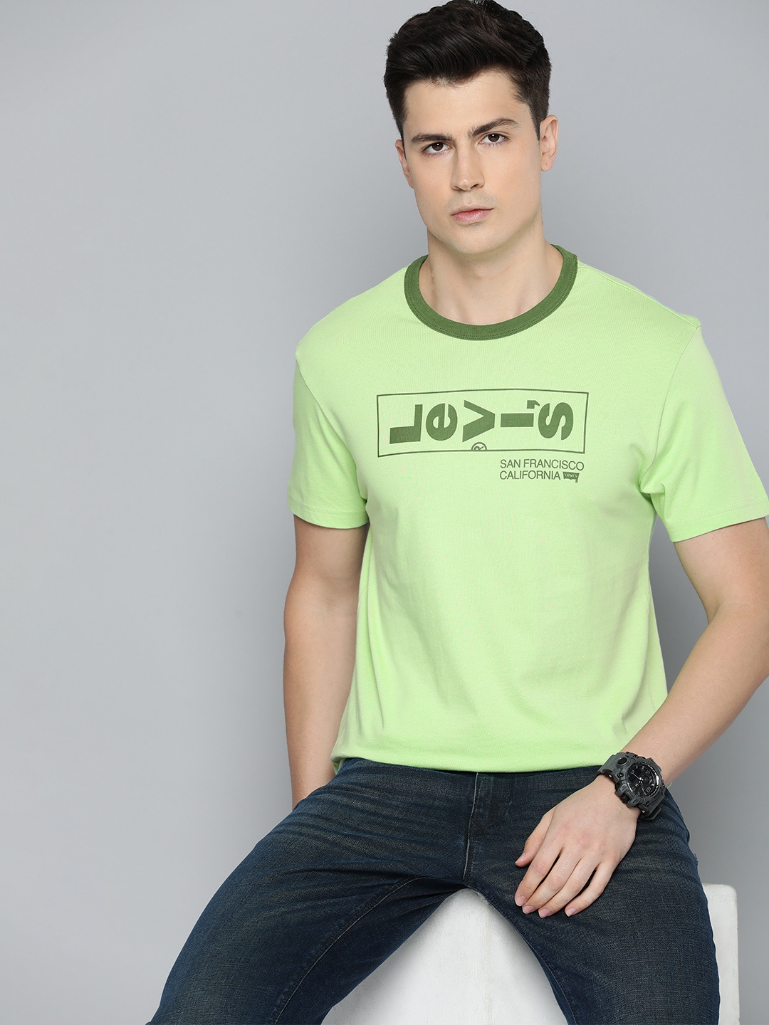 

Levis Men Brand Logo Print Pure Cotton Slim Fit T-shirt, Green