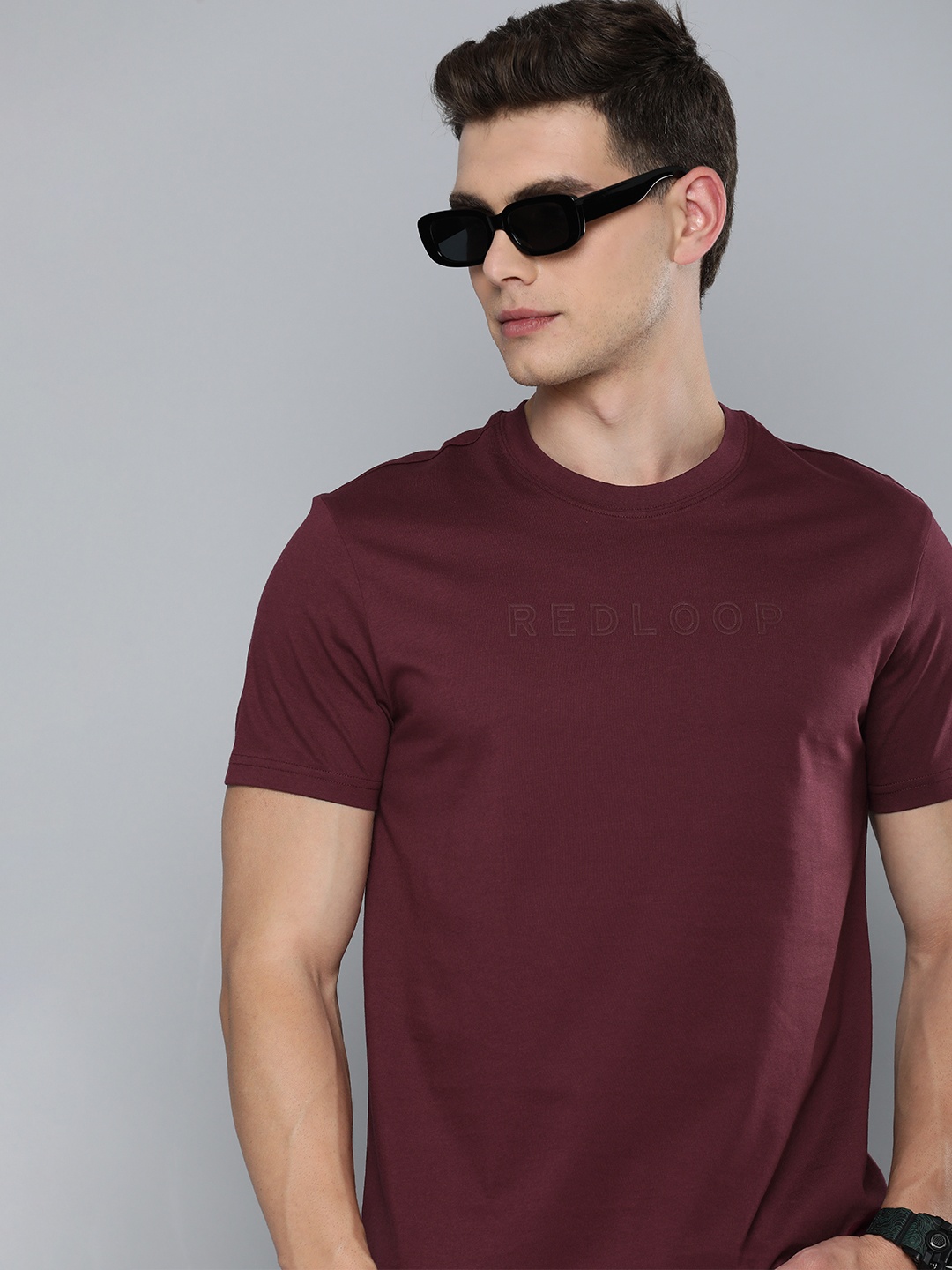 

Levis Pure Cotton Applique Slim Fit T-shirt, Maroon