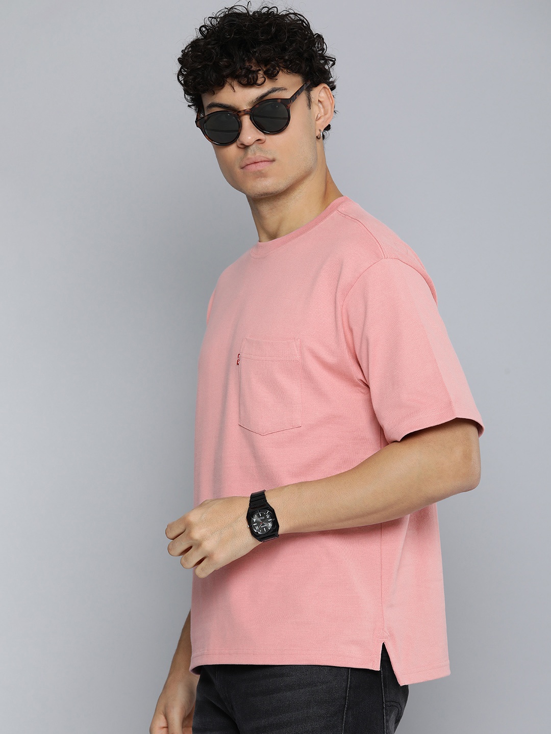 

Levis Solid Drop-Shoulder Sleeves Pure Cotton Relaxed Fit Pocket T-shirt, Pink