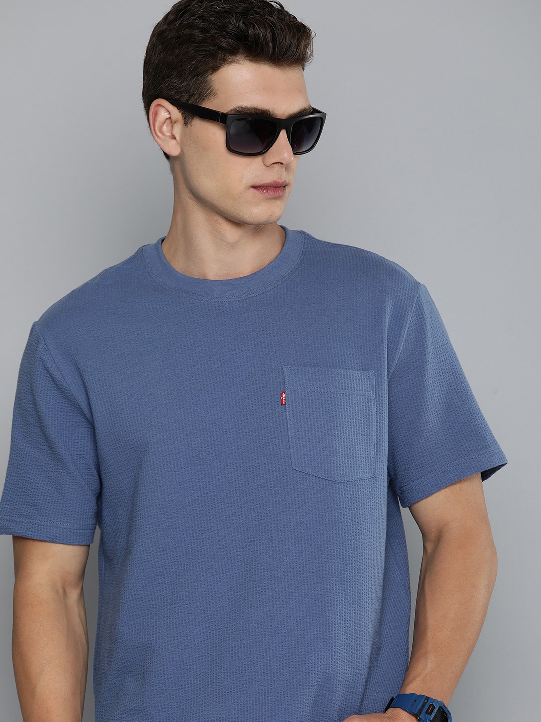 

Levis Pure Cotton Self Design With Chest Pockets T-shirt, Blue