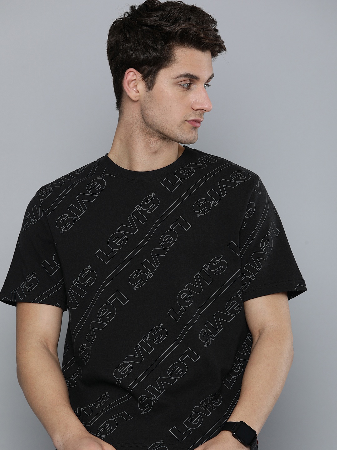 

Levis Brand Logo Printed Casual T-shirt, Black