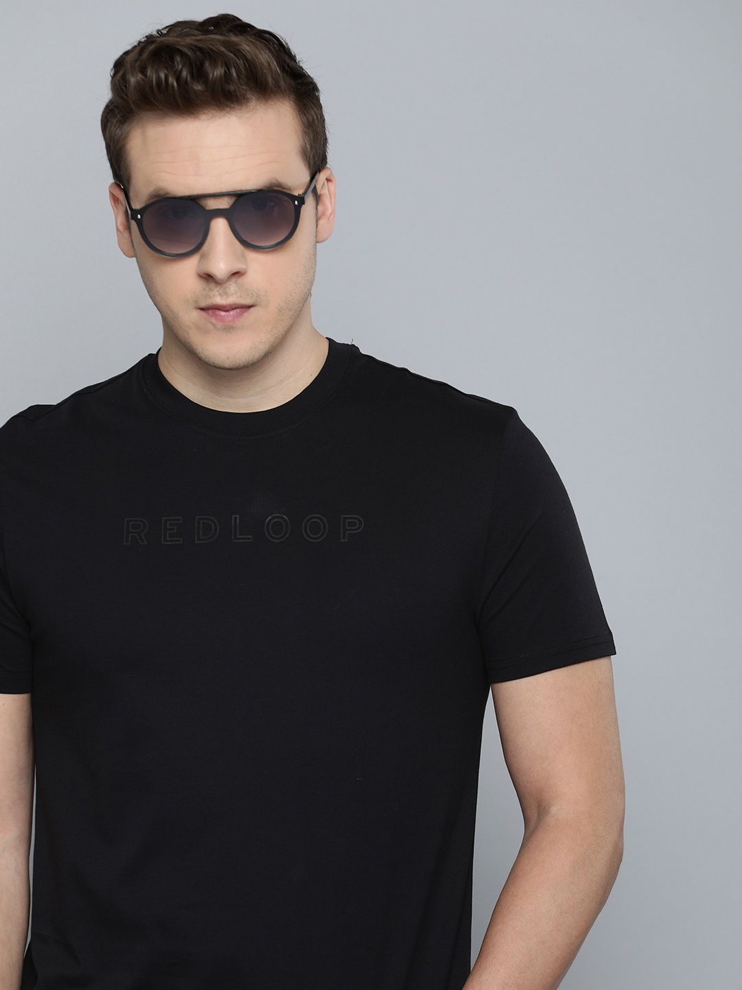 

Levis Typography Printed Pure Cotton Slim Fit T-shirt, Black