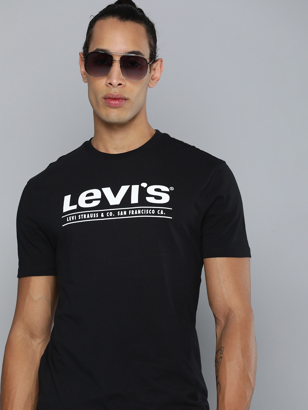 

Levis Men Brand Logo Printed Pure Cotton Slim Fit T-shirt, Black