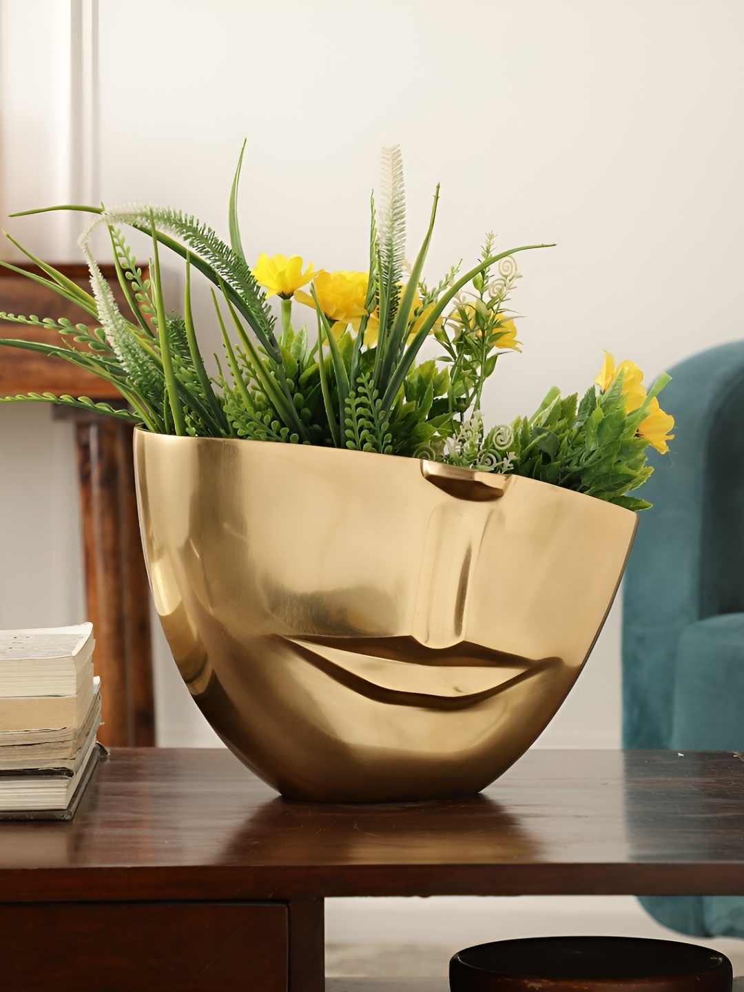 

Decor de Maison The Amused Gold Toned Metal Face Flower Vase