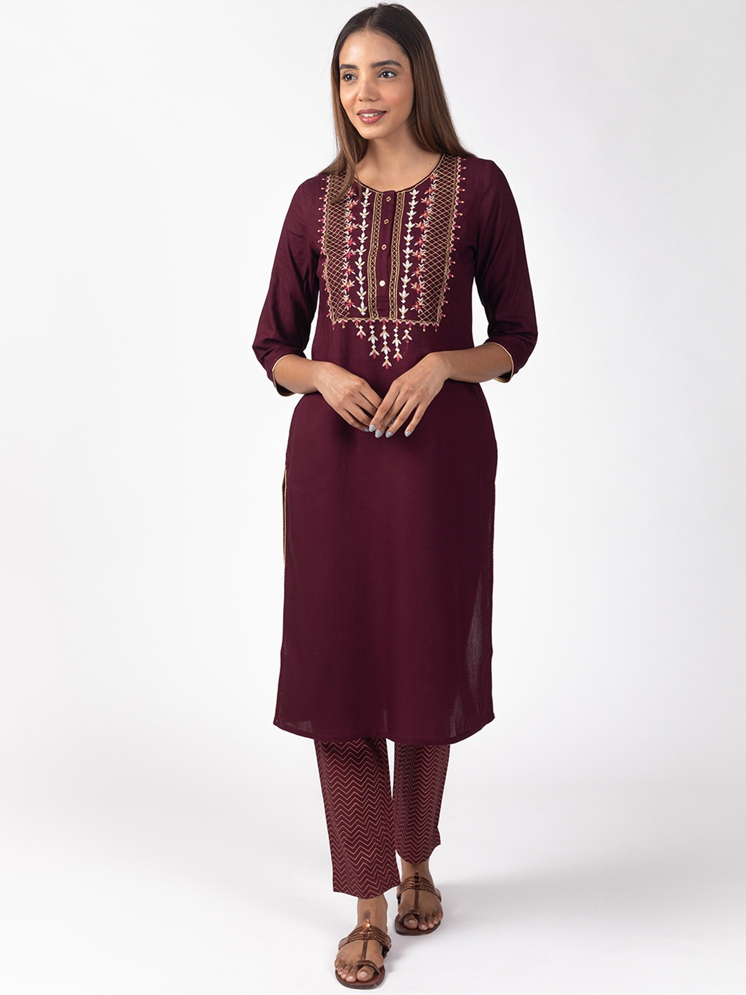 

KASYA Floral Yoke Design Thread Work Straight Kurta, Maroon