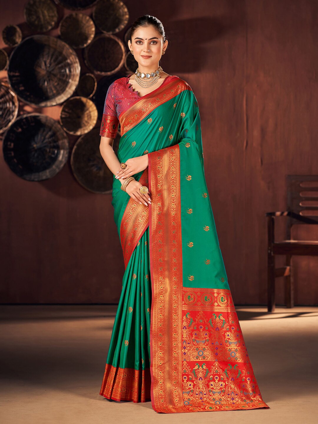 

Mitera Ethnic Motifs Woven Design Zari Saree, Green