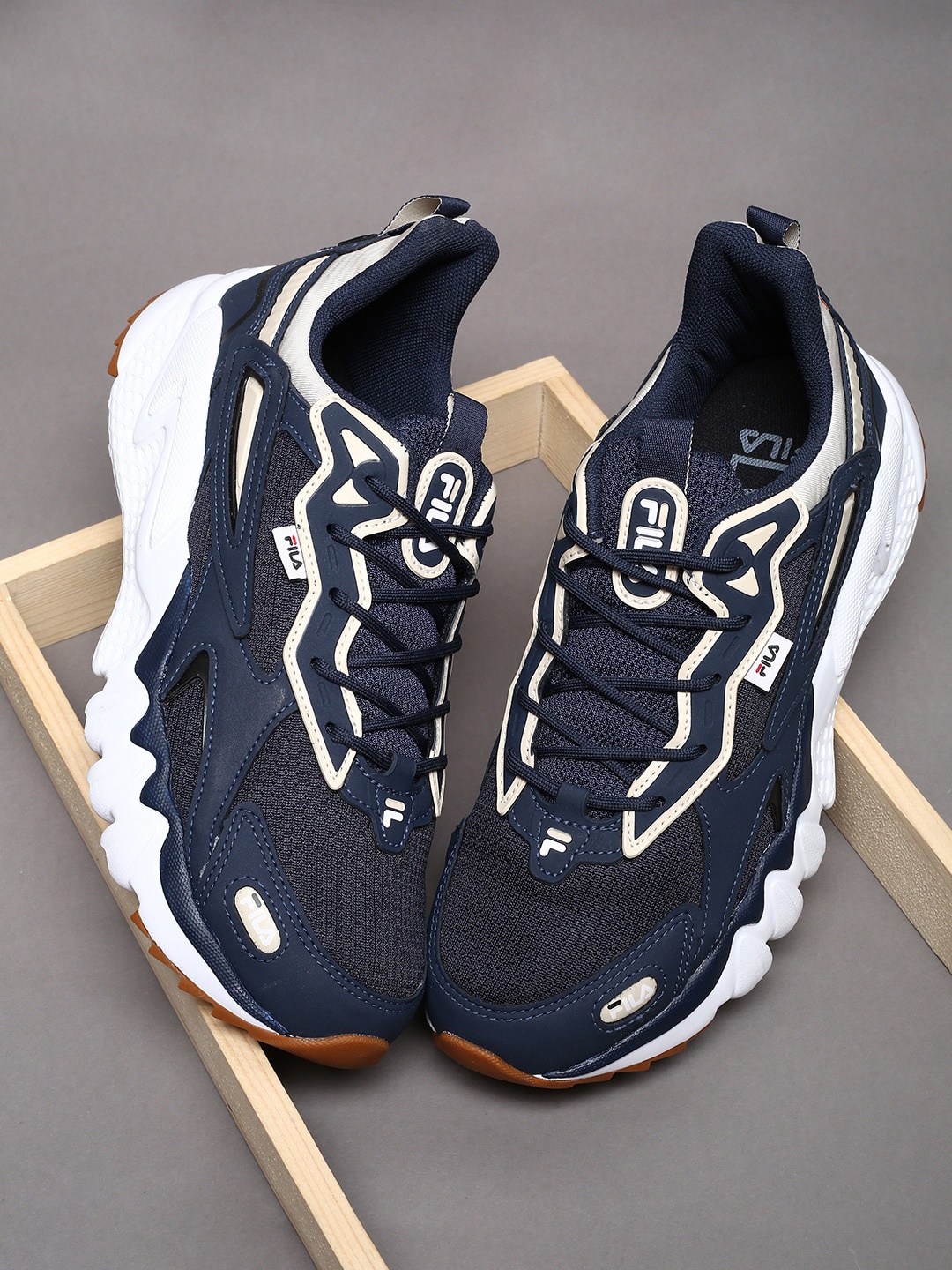 

FILA Men Venture Tracer Printed Mesh Comfort Insole Sneakers, Navy blue