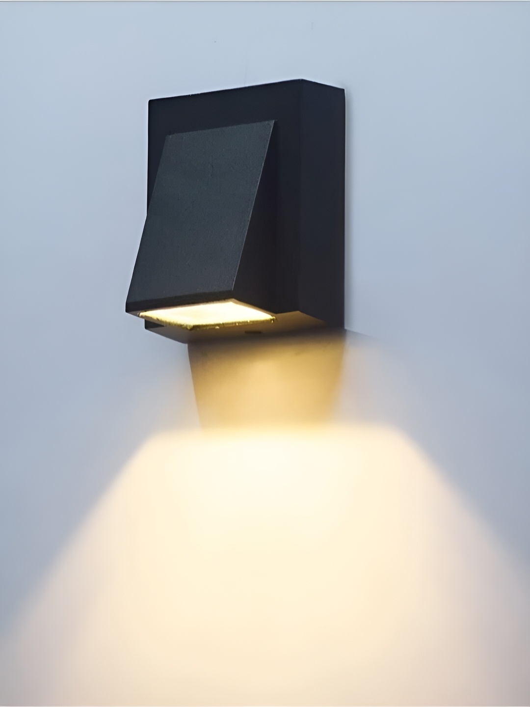 

Mufasa Black 3 Watts LED Down Light Outdoor Lamps