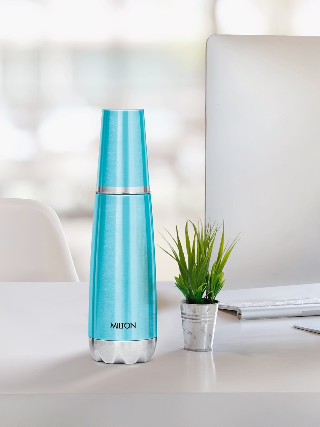 

Milton Metallic Sky Blue Vertex Steel 1000 Thermosteel with Unbreakable Tumbler 1L