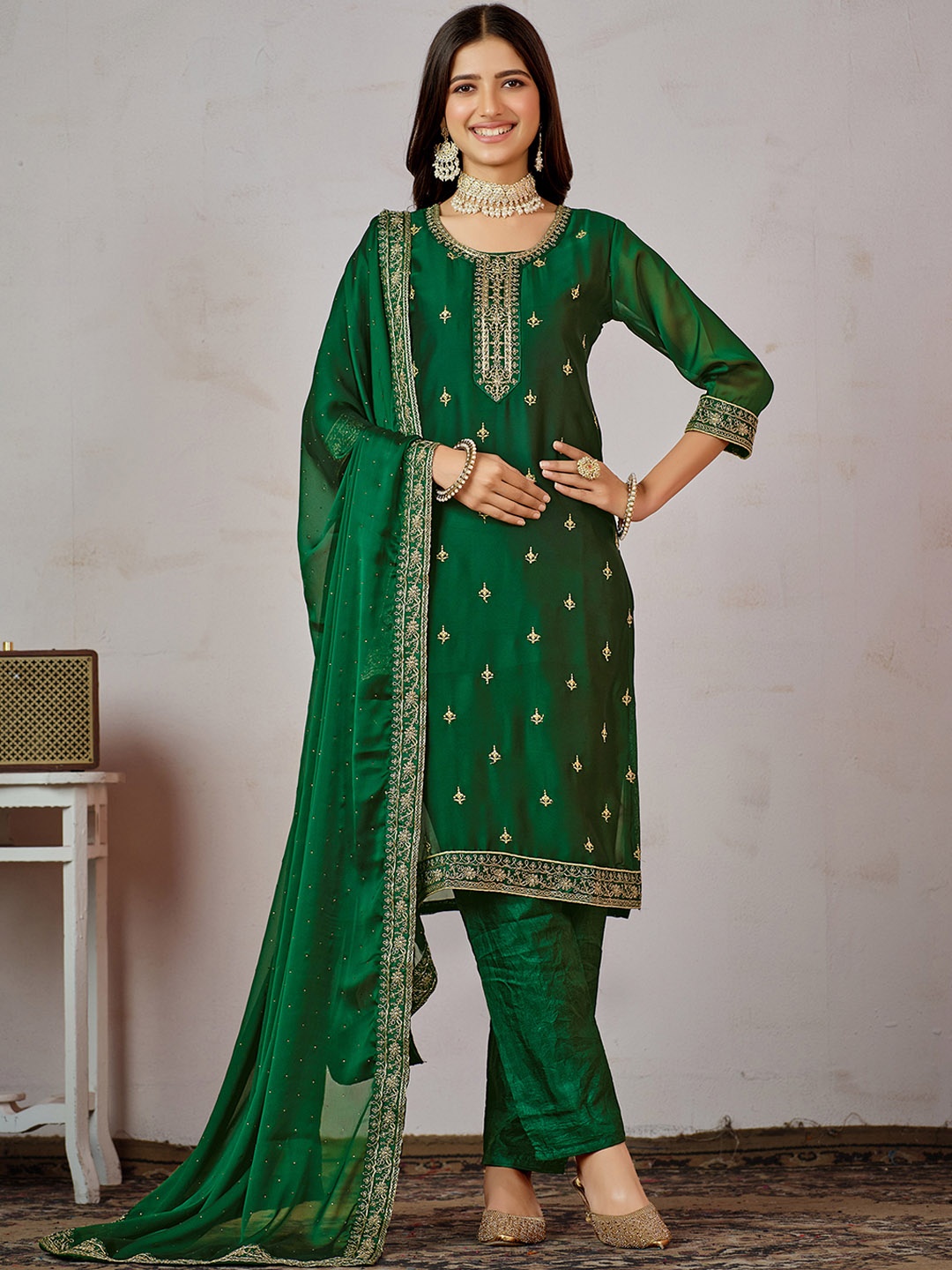 

Sangria Green Ethnic Motifs Embroidered Zari Kurta With Trousers & Dupatta