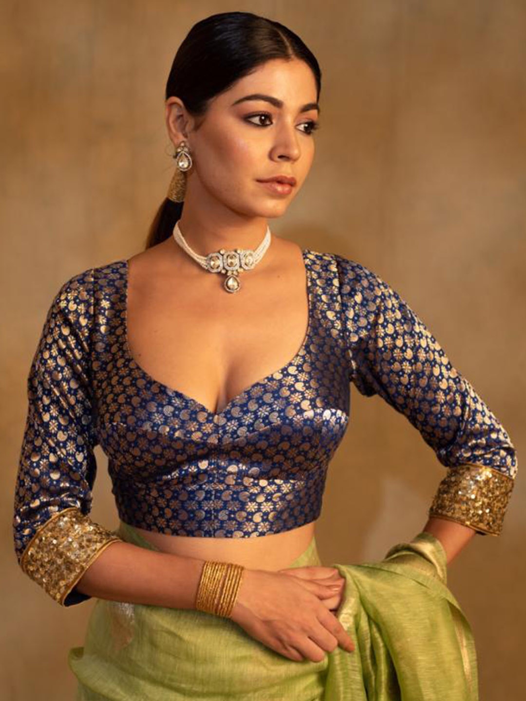 

PriyankaRaajiv Woven Design Sweetheart Neck Sequinned Saree Blouse, Navy blue