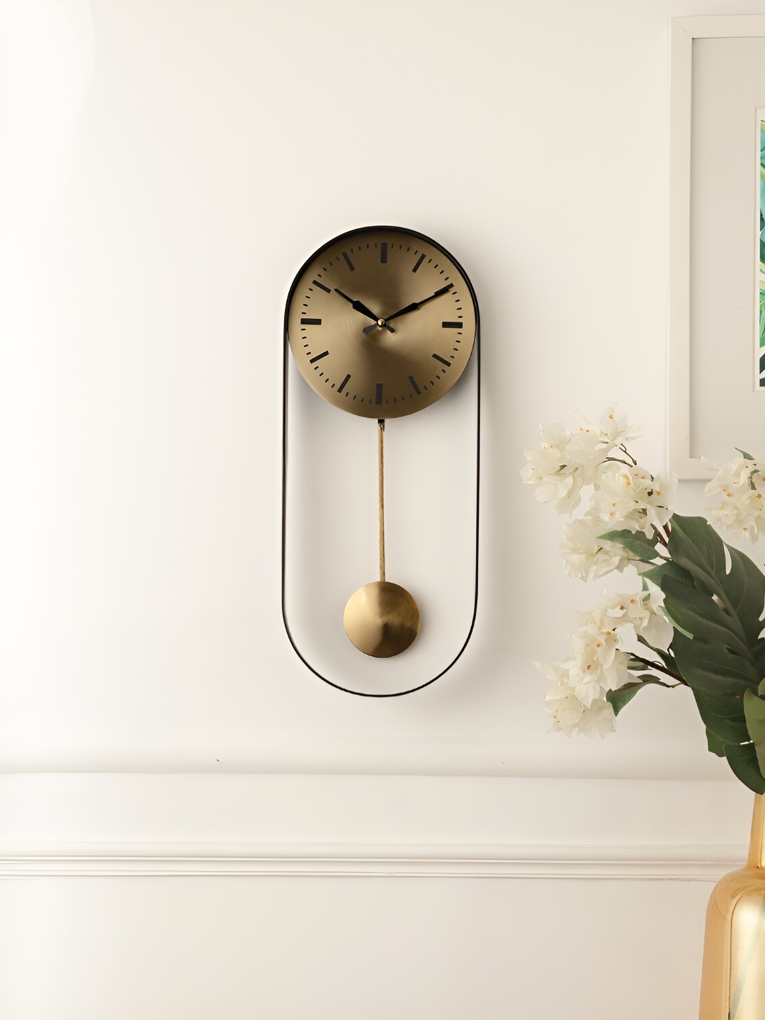 

Decor de Maison Gold-Toned Round Metal Wall Clock