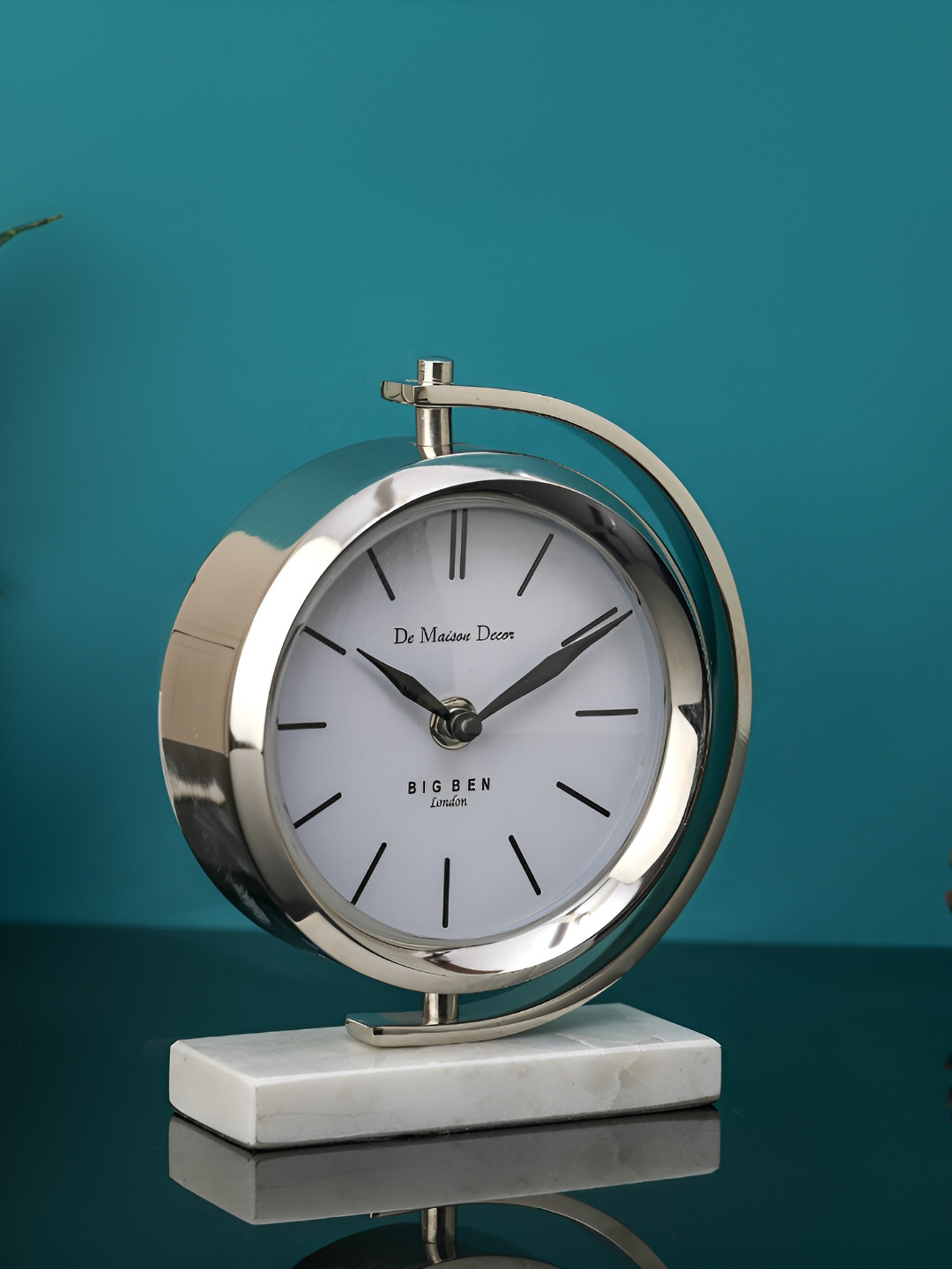 

Decor de Maison Silver-Toned Round Metal Alarm Clock