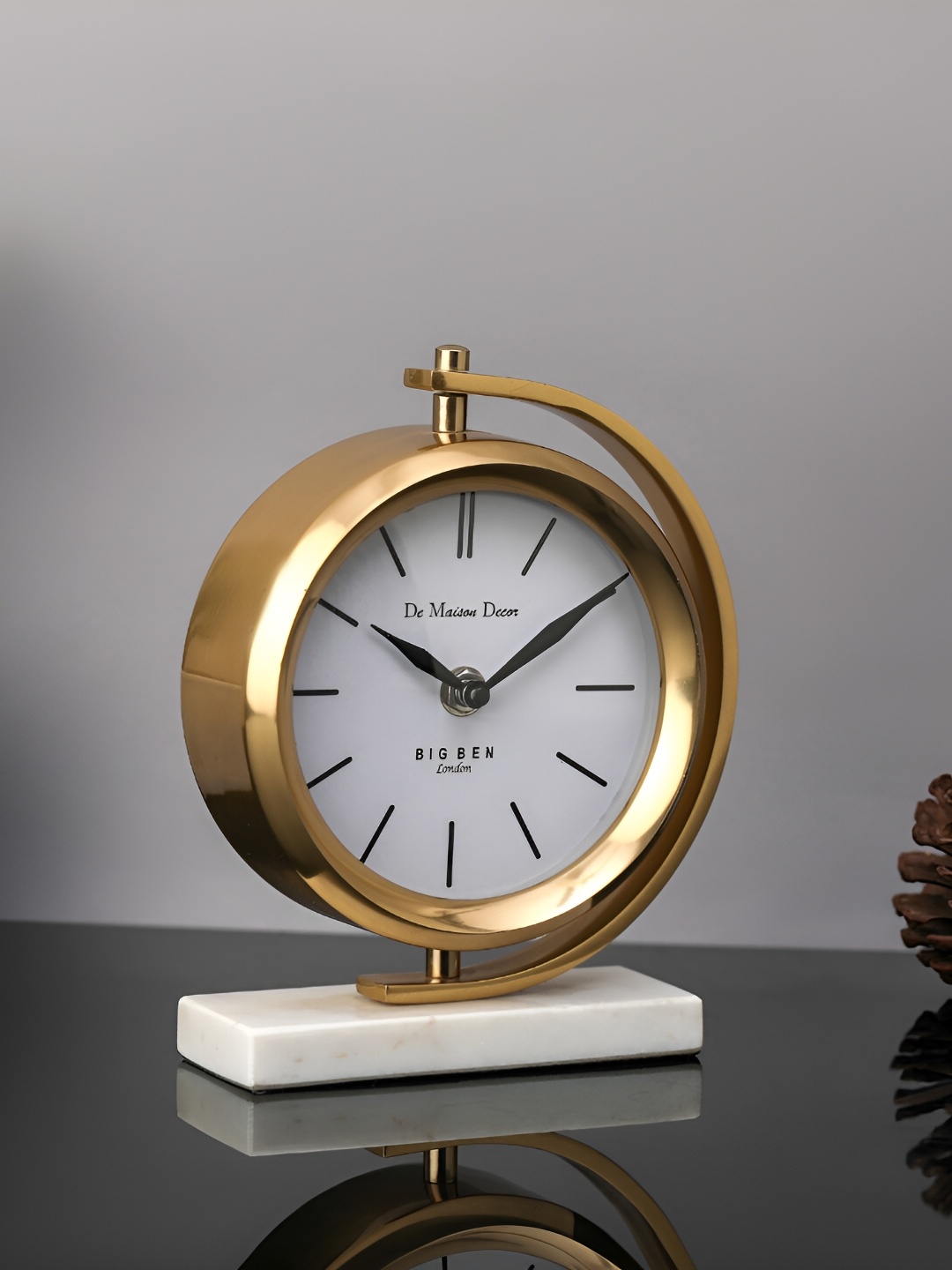 

Decor de Maison Gold-Toned Round Metal Alarm Clock