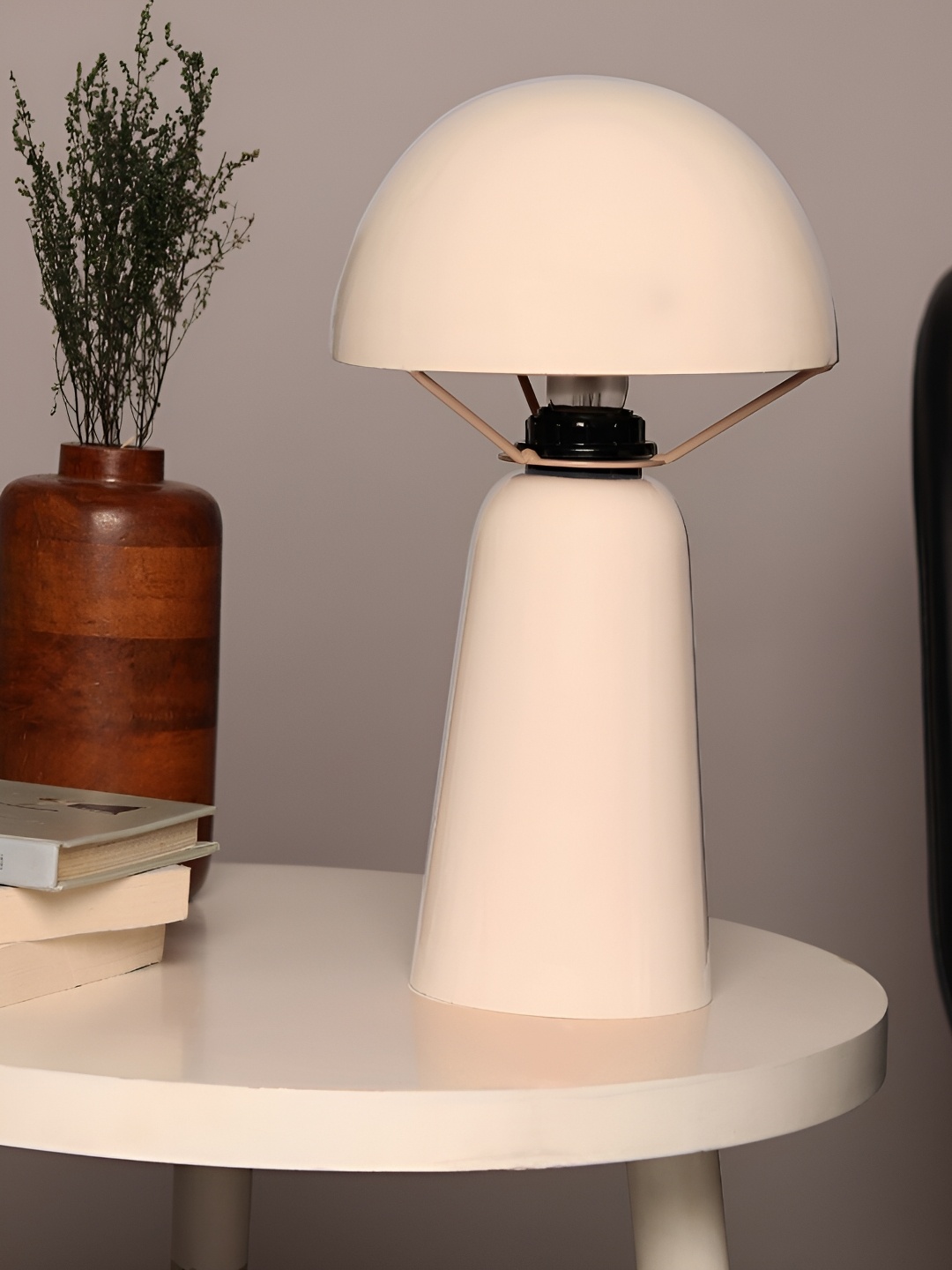 Decor de Maison Cream-Coloured Semi-spherical Metal Table Lamp