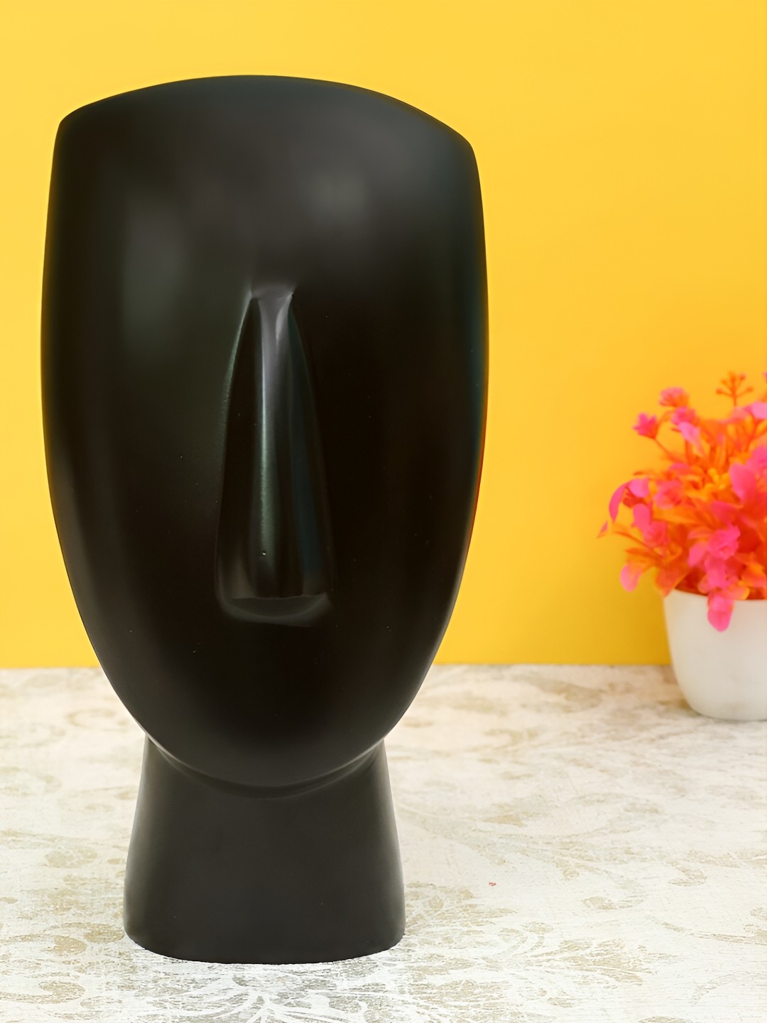 

Decor de Maison Black Showpiece