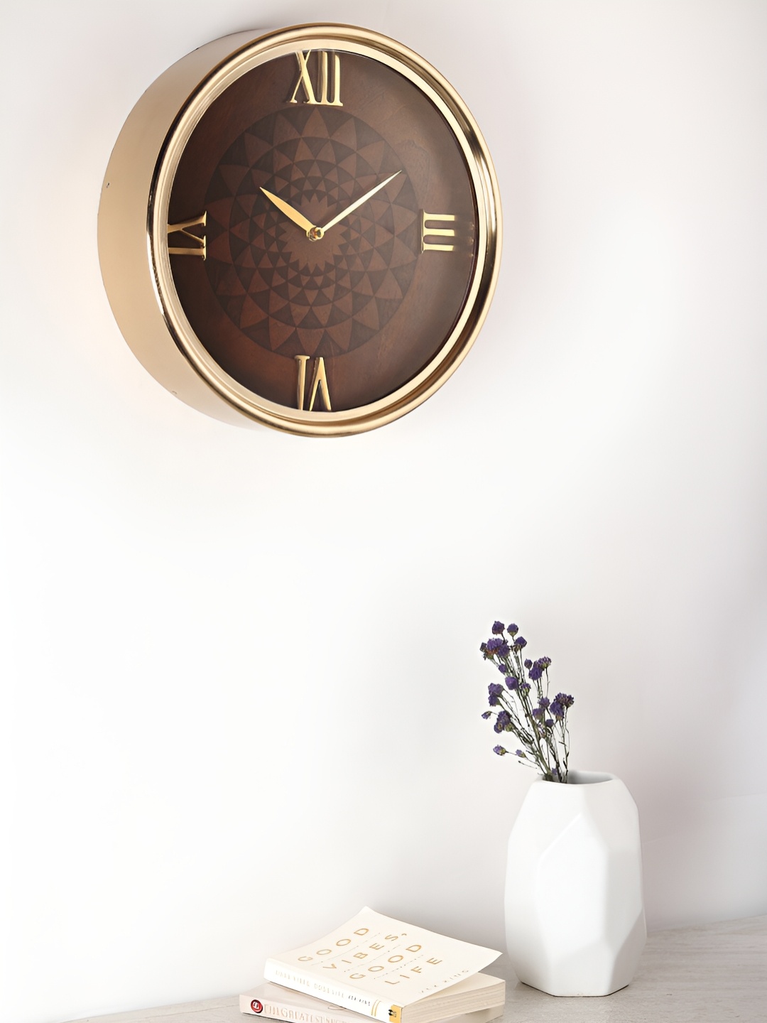 

Decor de Maison Gold Toned & Black Printed Round Contemporary Wall Clock