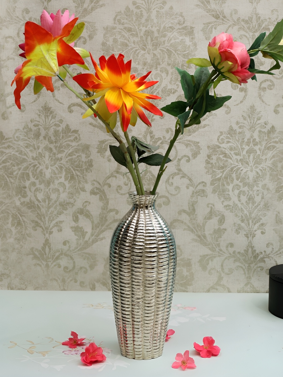 

Decor de Maison SilverToned Serene Metallica Vase, Silver