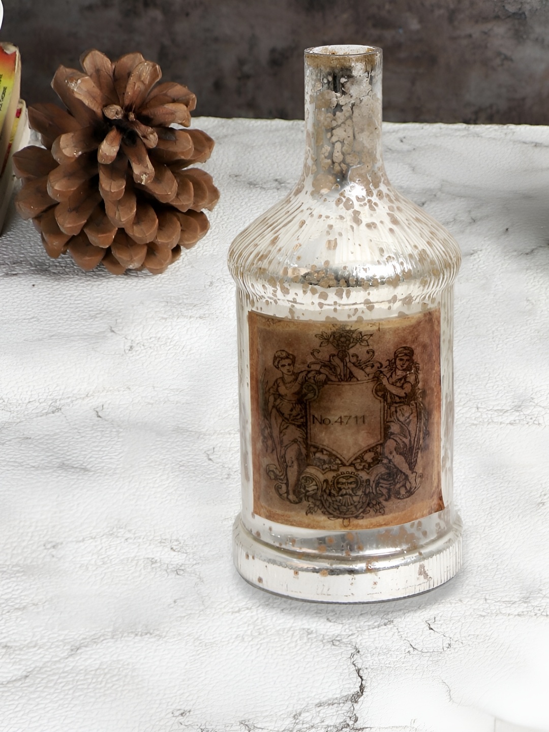 

Decor de Maison Silver-Toned Showpiece