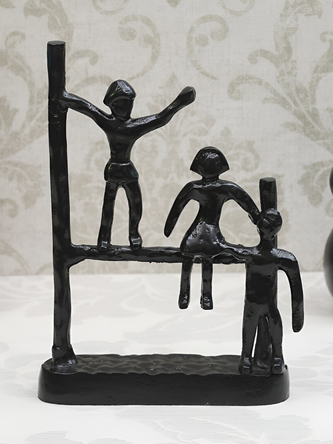 

Decor de Maison Black Medium Showpiece