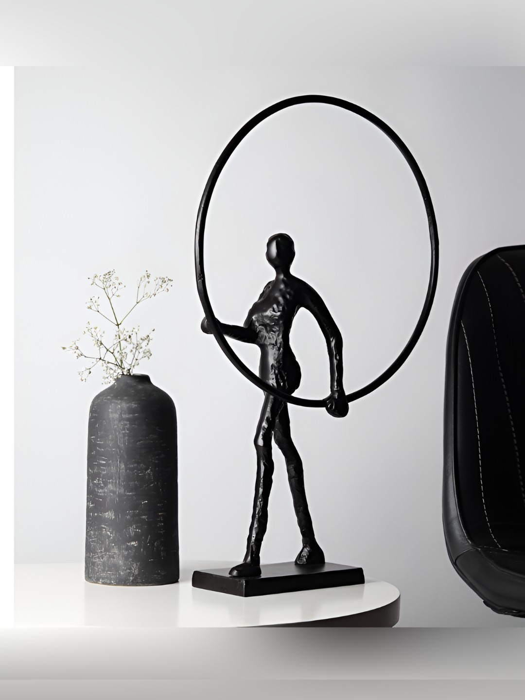 

Decor de Maison Black Showpiece
