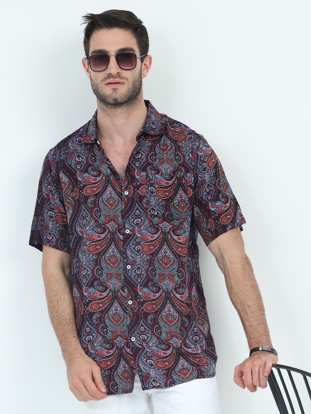 

URBARO Smart Slim Fit Ethnic Motifs Printed Short Sleeves Pure Cotton Casual Shirt, Maroon