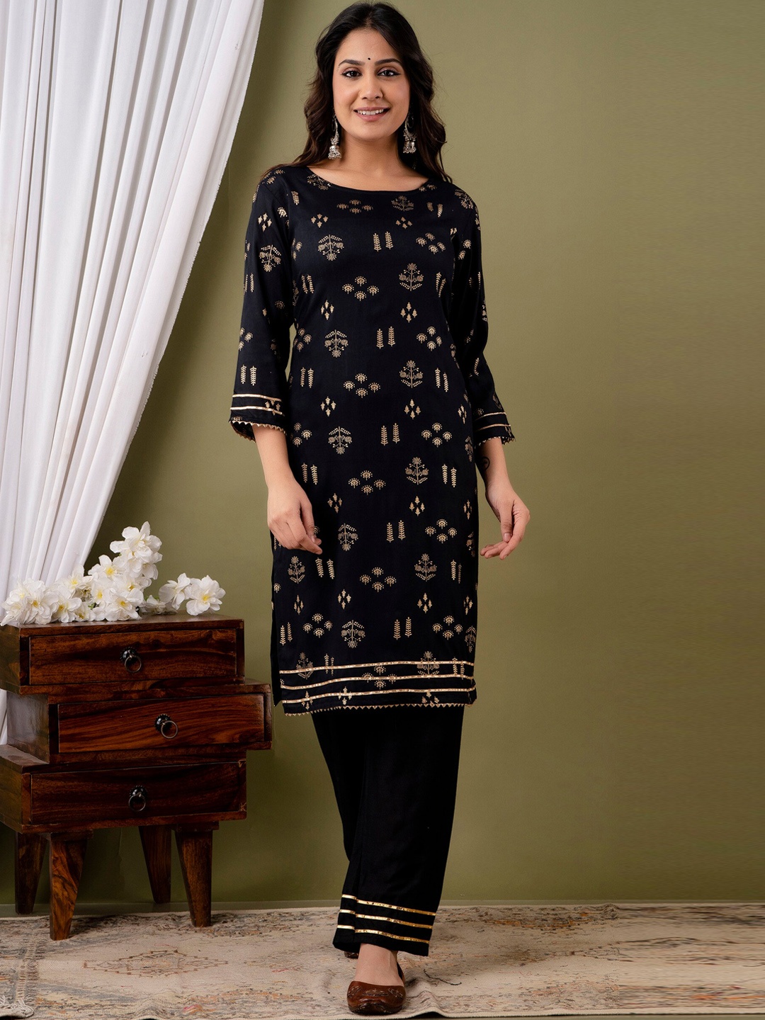 

Mialo fashion Ethnic Motifs Printed Regular Kurta With Pyjamas, Black