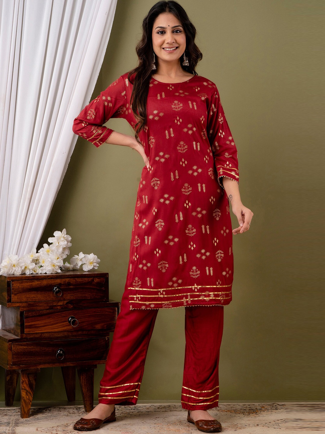 

Mialo fashion Ethnic Motifs Printed Regular Kurta With Pyjamas, Red