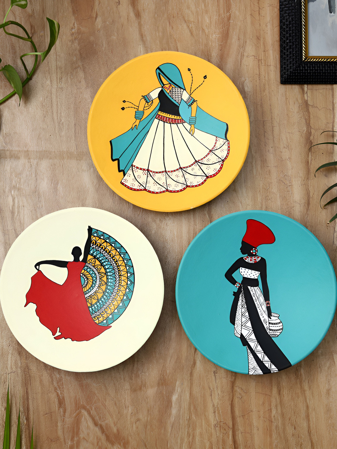 

ARTYSTA BEAUTIFYING LIVES Blue & Yellow 3 Pieces Women Trio Wall Plate