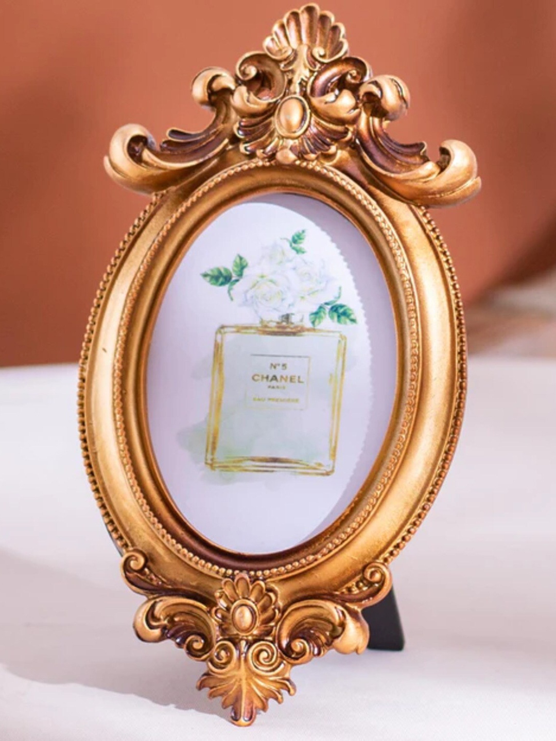 

THEDECORKART Gold Toned Table Top Photo Frame