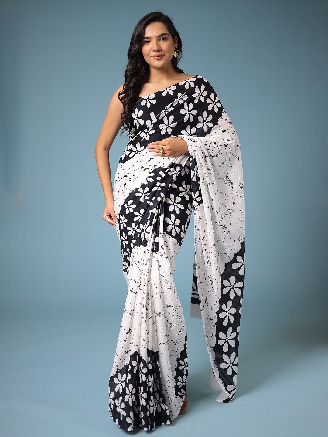 

ZARI Floral Printed Bagru Saree, White