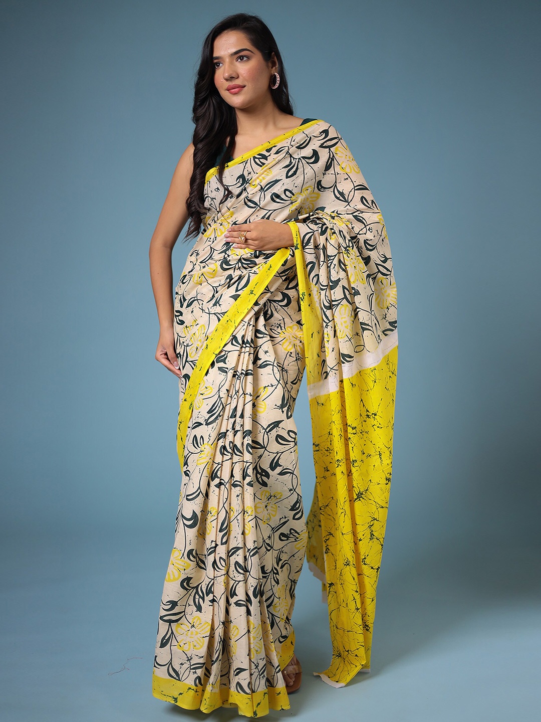 

ZARI Floral Printed Saree, Cream