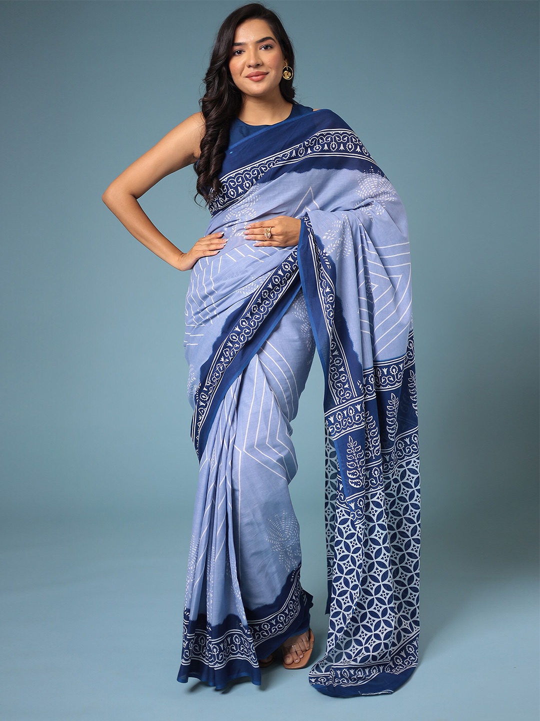 

ZARI Ethnic Motif Printed Saree, Blue