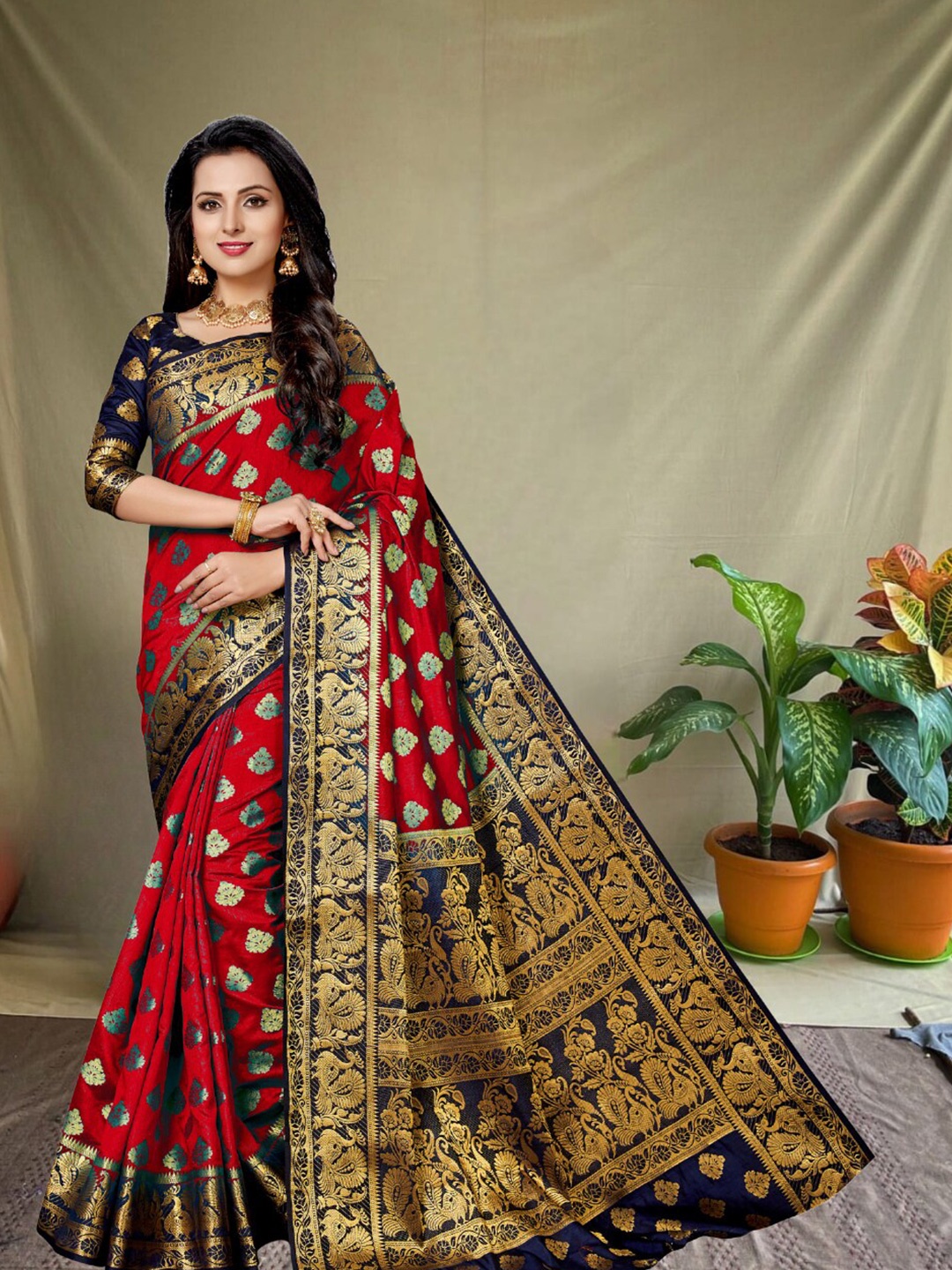 

MAGMINA Floral Woven Design Silk Blend Banarasi Saree, Red