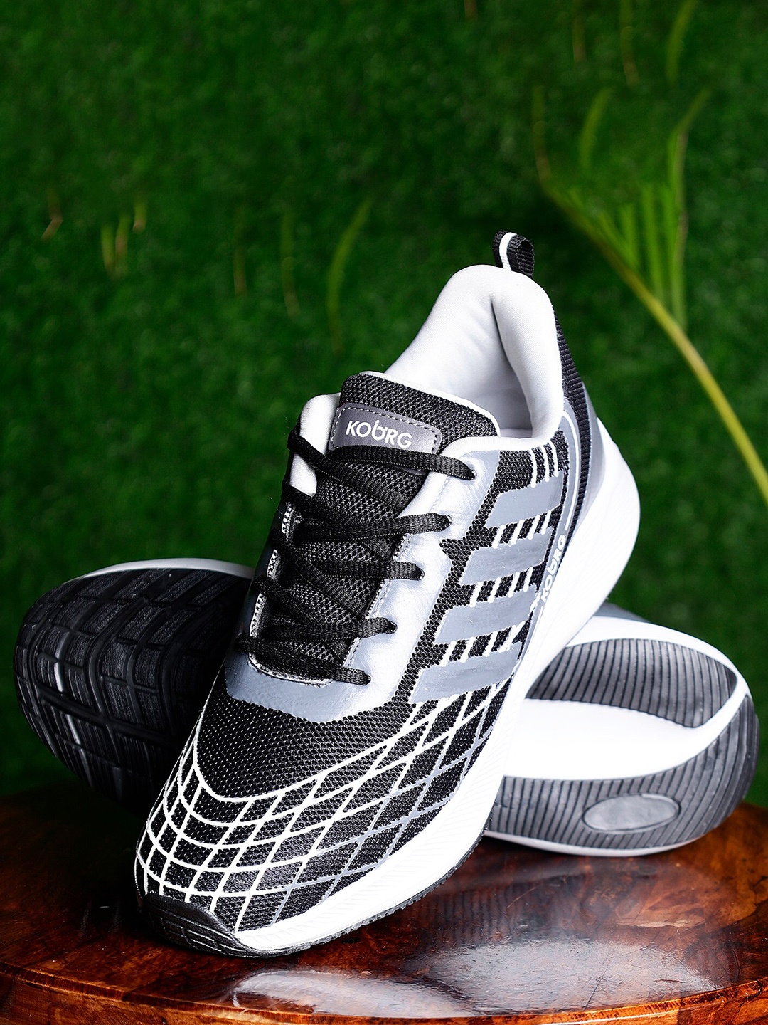 

Koburg Men Rhythm Mesh Running Shoes, Black
