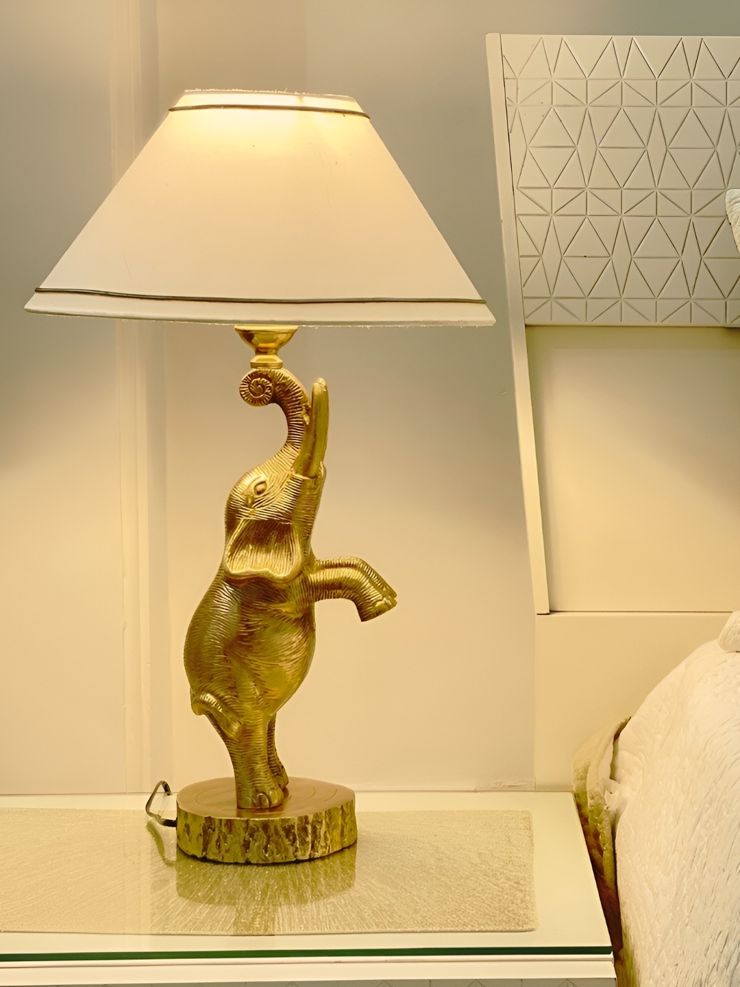 

CasaGold Gold-Toned & White Elephant & Frustum Shaped Metal Table Lamp