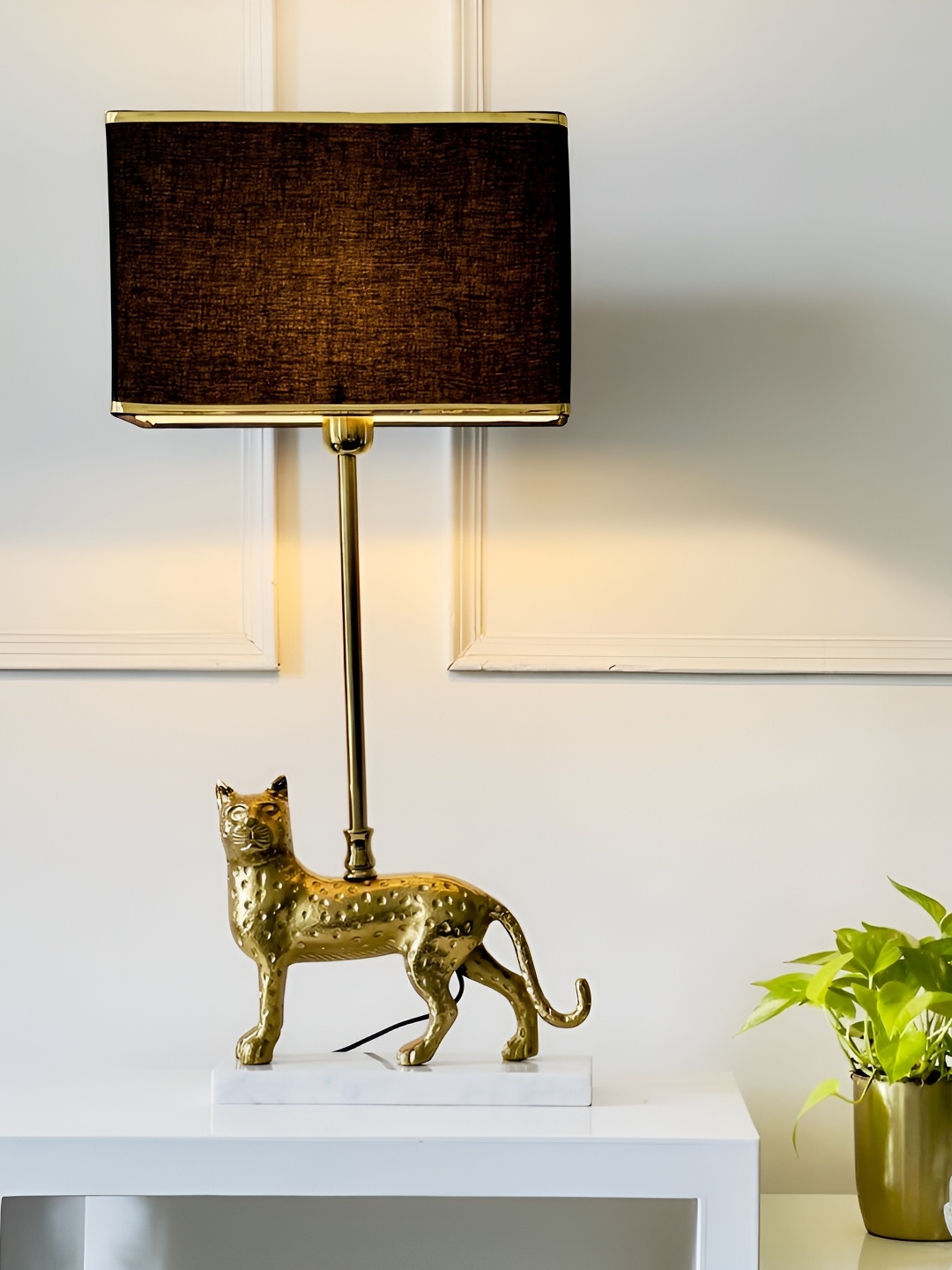 

CasaGold Gold-Toned & Black Cheetah & Square Shaped Metal Table Lamp