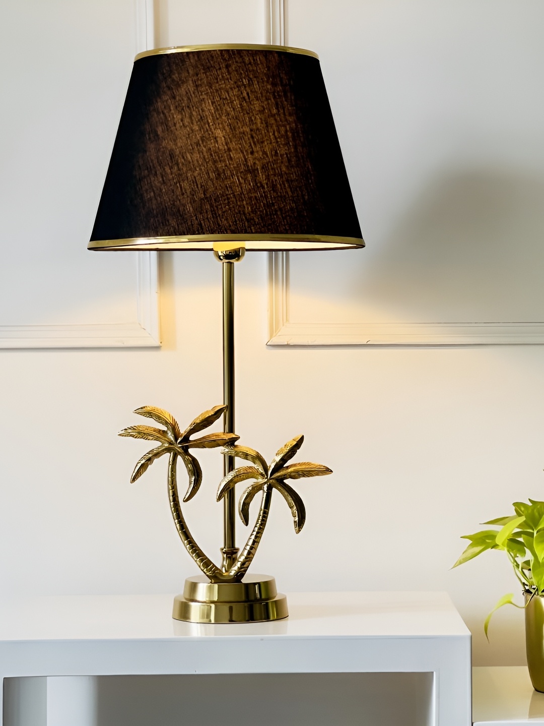 

CasaGold Gold-Toned & Black Twin Palm Tree Frustum Shaped Metal Table Lamp