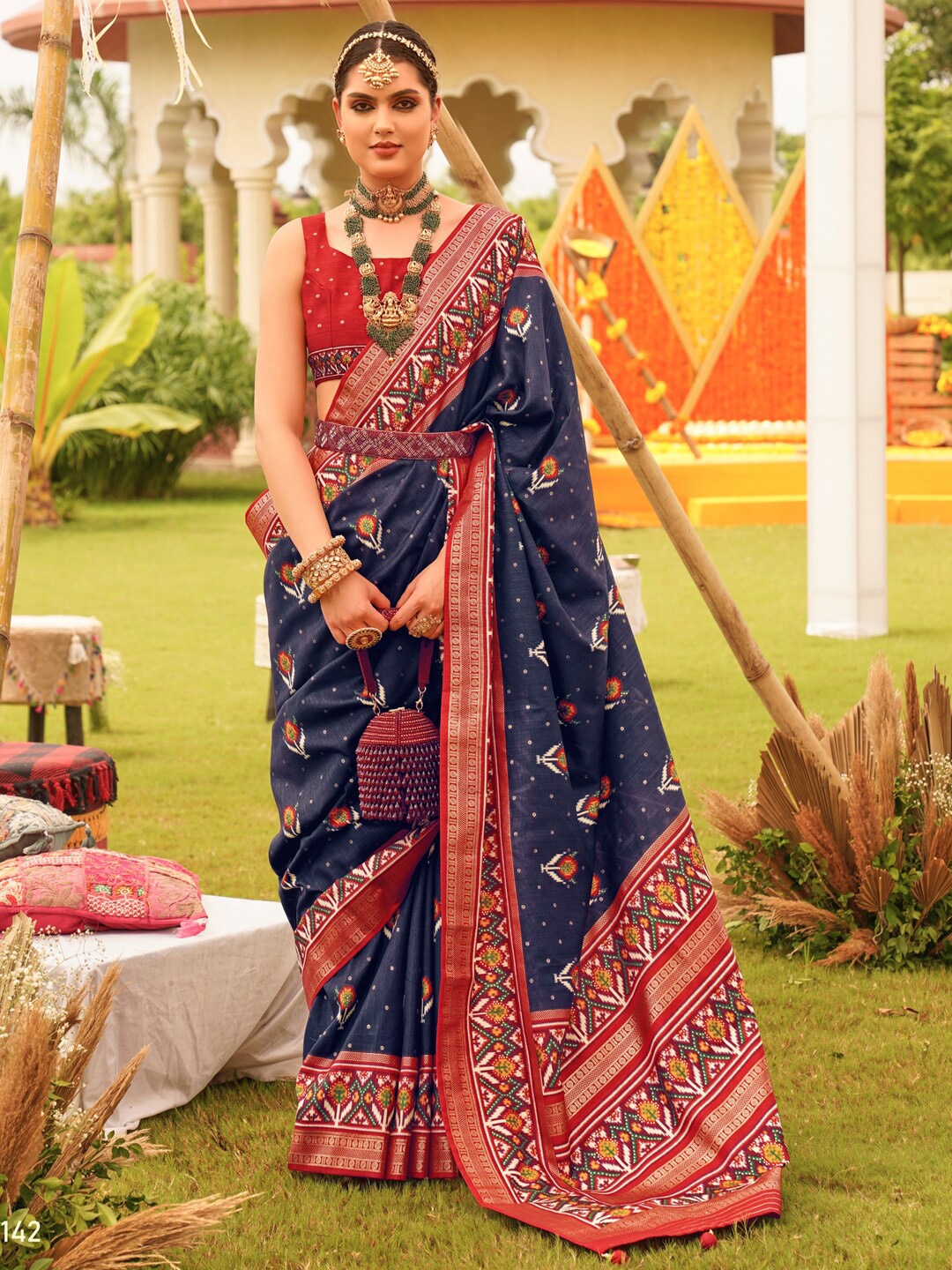 

Anouk Ethnic Motifs Printed Patola Saree, Navy blue