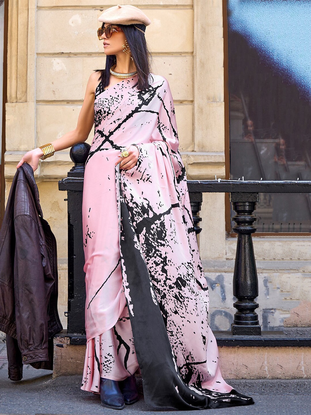 

DEVATITHI Abstract Printed Saree, Pink