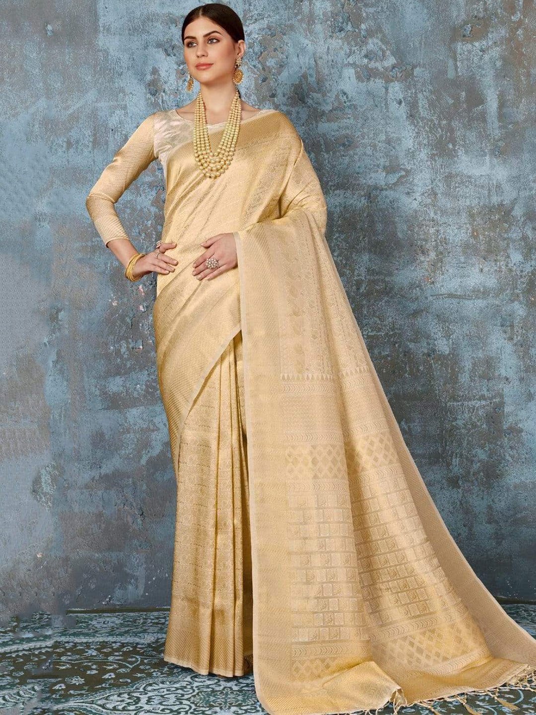 

DEVATITHI Ethnic Motifs Woven Design Zari Kanjeevaram Saree, Gold