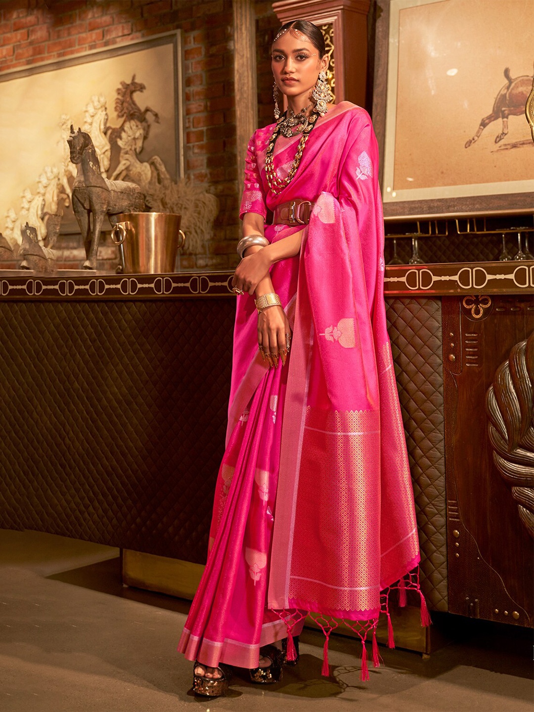 

DEVATITHI Ethnic Motifs Woven Design Kanjeevaram Saree, Pink