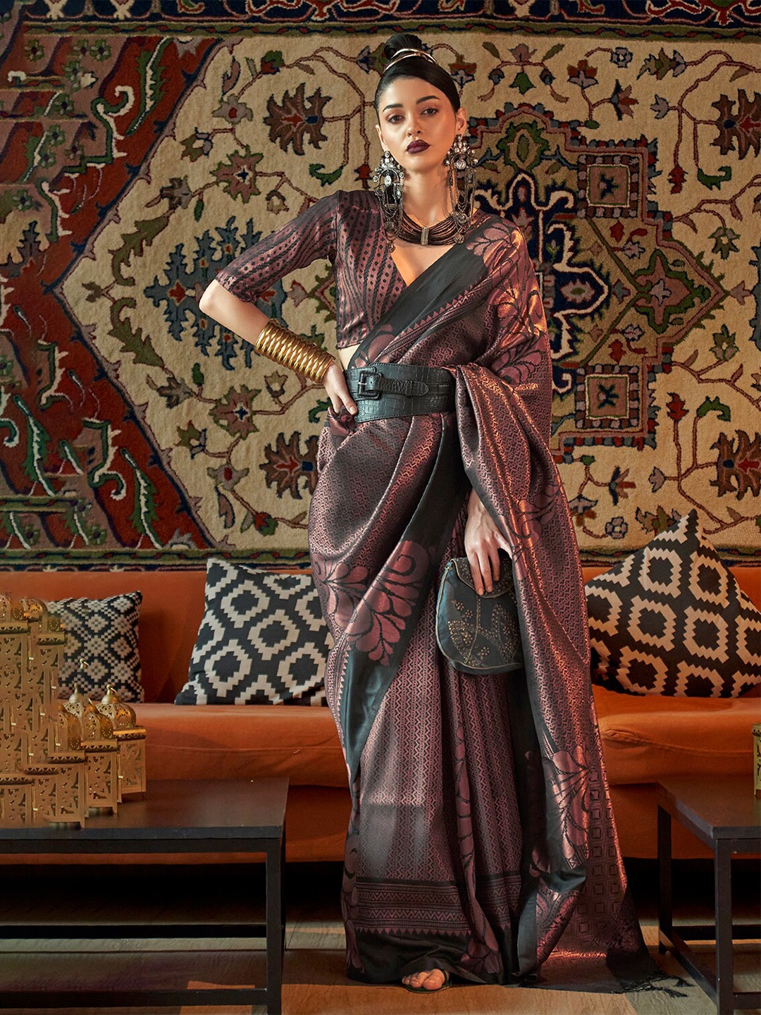 

DEVATITHI Floral Woven Design Kanjeevaram Saree, Grey