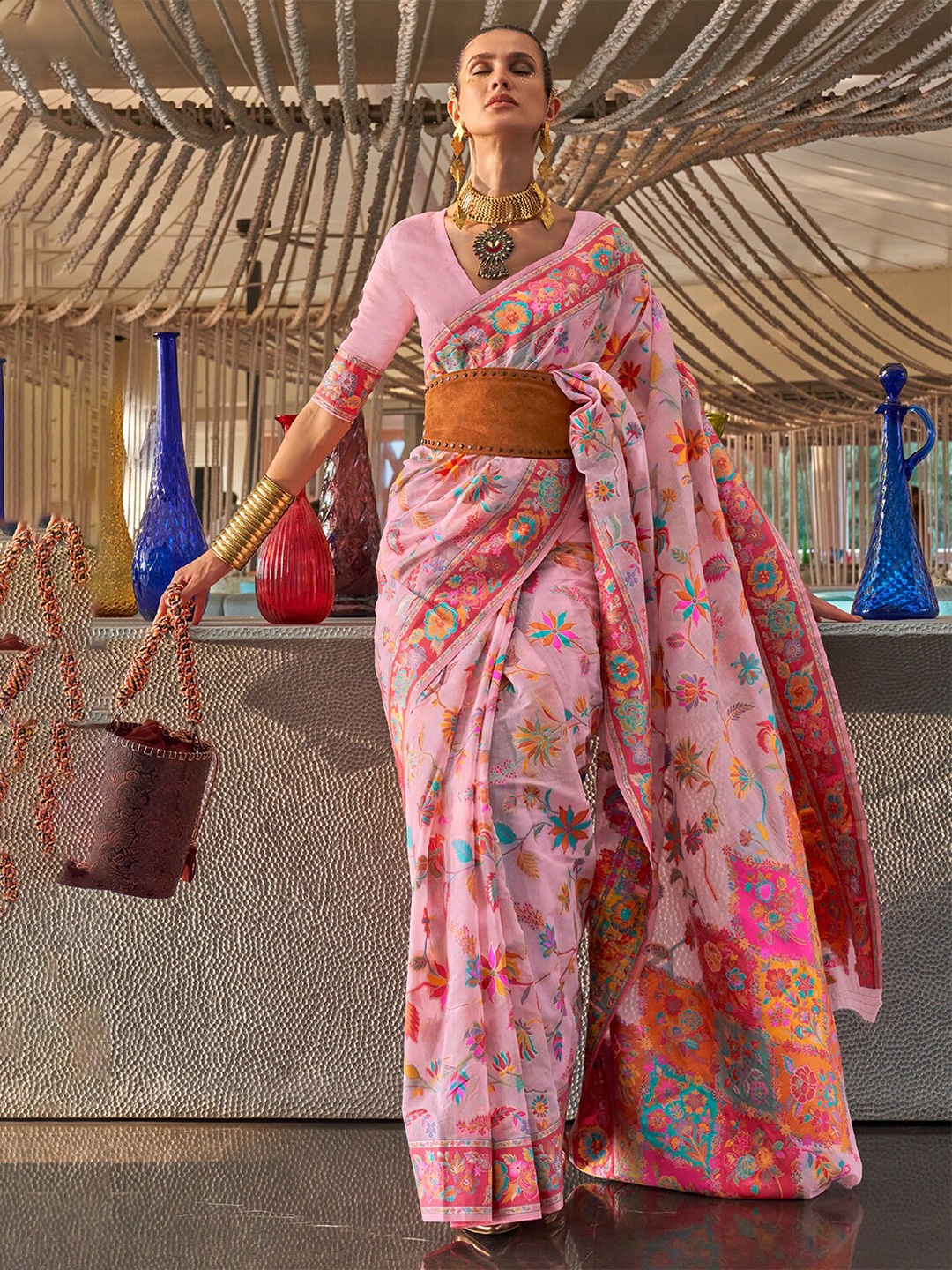 

DEVATITHI Floral Printed Saree, Pink