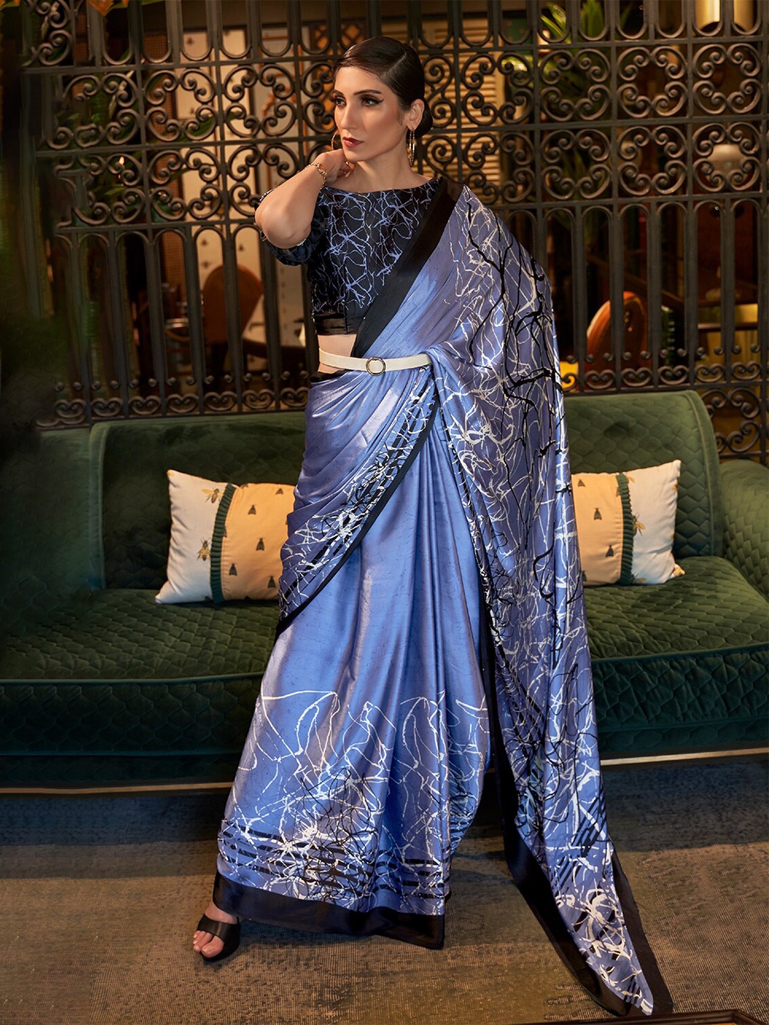 

DEVATITHI Abstract Printed Satin Saree, Blue